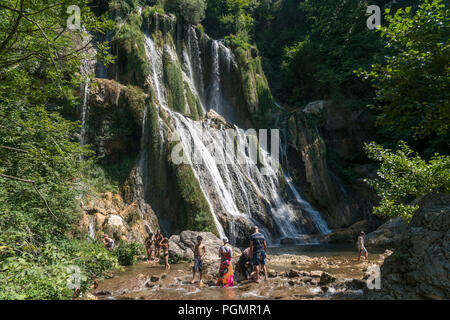 Waserfall Cascade de Glandieu, Ain, Auvergne-Rhone-Alpes, Frankreich | Wasserfall Cascade de Glandieu, Ain, Auvergne-Rhone-Alpes, Frankreich Stockfoto