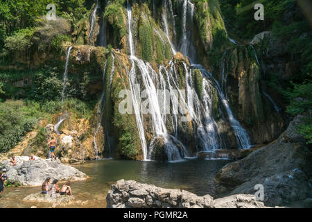 Waserfall Cascade de Glandieu, Ain, Auvergne-Rhone-Alpes, Frankreich | Wasserfall Cascade de Glandieu, Ain, Auvergne-Rhone-Alpes, Frankreich Stockfoto
