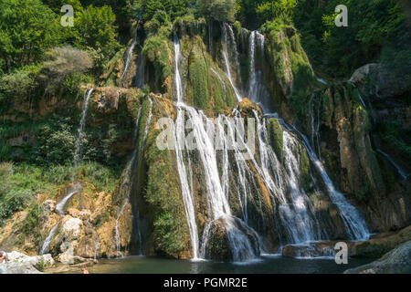 Waserfall Cascade de Glandieu, Ain, Auvergne-Rhone-Alpes, Frankreich | Wasserfall Cascade de Glandieu, Ain, Auvergne-Rhone-Alpes, Frankreich Stockfoto