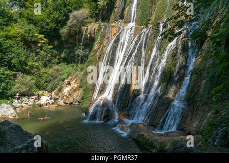 Waserfall Cascade de Glandieu, Ain, Auvergne-Rhone-Alpes, Frankreich | Wasserfall Cascade de Glandieu, Ain, Auvergne-Rhone-Alpes, Frankreich Stockfoto