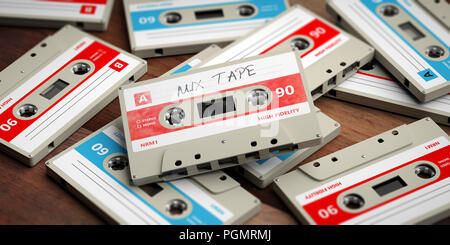 70er 80er Jahre Party Musik. Vintage audio Kassetten auf hölzernen Hintergrund, Tape Mix Label, 3D-Darstellung Stockfoto