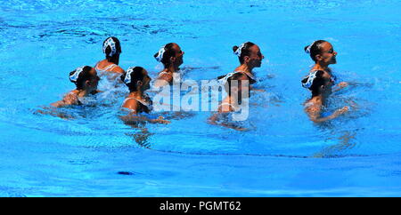 Budapest, Ungarn - 18.Juli 2017. Synchronschwimmen Team Italien Durchführung einer synchronisierten Routine von aufwendigen bewegt sich in der Endrunde des Team Technica Stockfoto