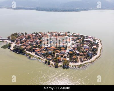 Luftaufnahme von Golyazi Halbinsel in Bursa/Türkei. Natur in der Stadt. Stockfoto