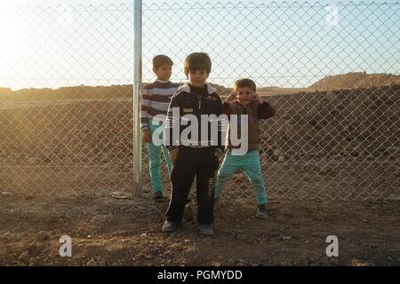 Ein Flüchtlingslager im Irak, wo leben Menschen aus ISIS entgangen. Kinder im Camp. Stockfoto