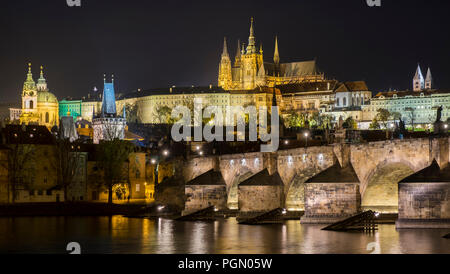 Charles Brücke über die Moldau und St. Vitus Kathedrale und Prager Burg, Prag, Tschechische Republik, Europa Stockfoto