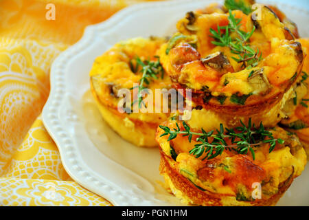 Denver Omelette Frühstück muffins Schuß in horiaontal Format in natürlichem Licht Stockfoto