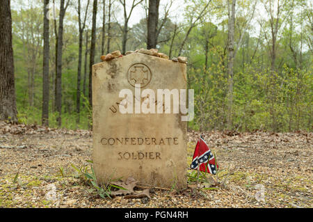 Grabstein für unbekannte Konföderierten Soldaten. Natchez Trace Parkway, Meile 269, in der Nähe von Tupelo, Mississippi, USA. Stockfoto