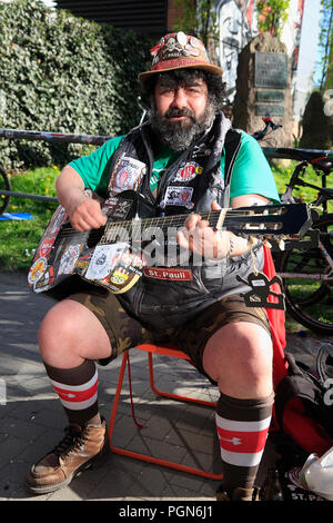 Musiker am Millerntor Stadion, FC St. Pauli, St. Pauli, Hamburg, Deutschland, Europa Stockfoto