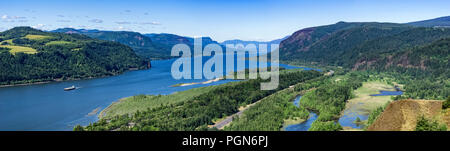 Panoramablick bieten Blick auf den Columbia River Gorge vom Vista Haus, Oregon, USA. Stockfoto