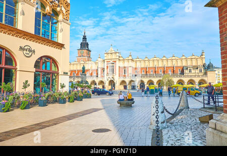 Krakau, Polen - 11. Juni 2018: Die wunderschönen Tuchhallen (Sukiennice) ist eine der omst Schöne und bemerkenswerte Sehenswürdigkeiten der Stadt, am 11. Juni in K Stockfoto