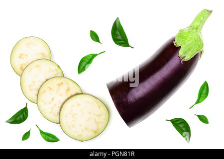 Aubergine oder Aubergine auf weißem Hintergrund. Ansicht von oben. Flach Muster Stockfoto