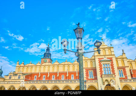 Schöne bronze geschnitzten Straßenlaternen auf Rynek Glowny das sind Symbole der Hauptplatz der Krakau, Krakau, Polen Stockfoto