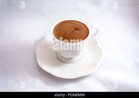 Türkischer Kaffee in großen Cup Stockfoto