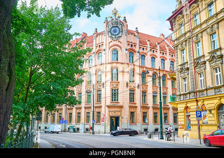 Krakau, Polen - 11. Juni 2018: Die Energie der Schule in Krakau in einem schönen Gebäude mit Uhr befindet sich auf der Oberseite, am 11. Juni in Krakau. Stockfoto