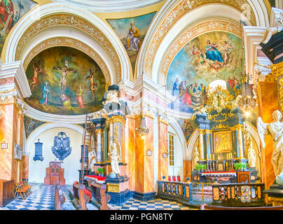 Krakau, Polen - 11. JUNI 2018: Panoramablick auf wunderschönen reich verzierten Rosenkranz der Basilika der Heiligen Dreifaltigkeit, am 11. Juni in Krakau. Stockfoto