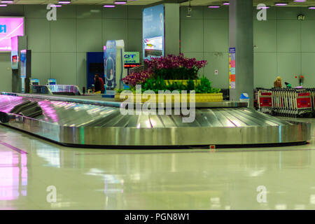 Bangkok, Thailand - 21. Februar 2017: Anspruch, in Suvarnabhumi International Airport Gepäck Stockfoto