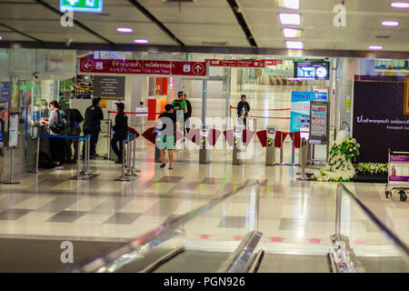 Bangkok, Thailand - 21. Februar 2017: Blick auf die Innenseite der Suvarnabhumi International Airport Rail Link Station. Stockfoto