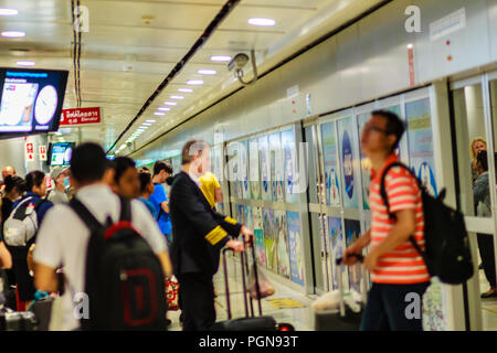 Bangkok, Thailand - 21. Februar 2017: Blick auf die Innenseite der Suvarnabhumi International Airport Rail Link Station. Stockfoto