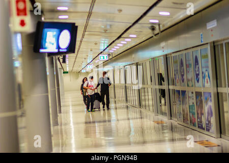 Bangkok, Thailand - 21. Februar 2017: Blick auf die Innenseite der Suvarnabhumi International Airport Rail Link Station. Stockfoto