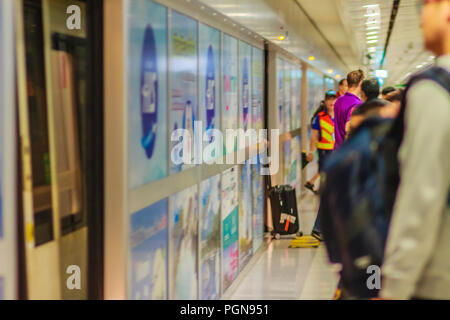 Bangkok, Thailand - 21. Februar 2017: Blick auf die Innenseite der Suvarnabhumi International Airport Rail Link Station. Stockfoto