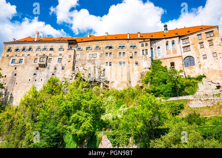 Český Krumlov ist eine Stadt in der Südböhmischen Region der Tschechischen Republik. Das historische Zentrum, um die Krumauer Schloss Anlage zentriert. Stockfoto