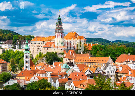 Český Krumlov ist eine Stadt in der Südböhmischen Region der Tschechischen Republik. Das historische Zentrum, um die Krumauer Schloss Anlage zentriert. Stockfoto