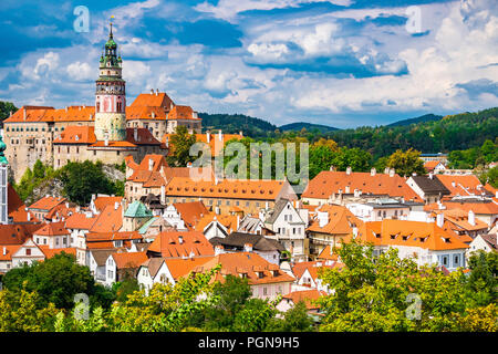 Český Krumlov ist eine Stadt in der Südböhmischen Region der Tschechischen Republik. Das historische Zentrum, um die Krumauer Schloss Anlage zentriert. Stockfoto