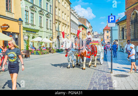 Krakau, Polen - 11. JUNI 2018: die Altstadt von Krakau verfügt über wunderschöne Architektur und einzigartigen mittelalterlichen Stil Tourist Transport, am 11. Juni in Krakau. Stockfoto