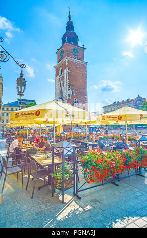 Krakau, Polen - 11. JUNI 2018: leckere regionale Küche und toller Aussicht von der Terrasse sind die wichtigsten Wert des Cafés im Marktplatz, am 11. Juni Stockfoto