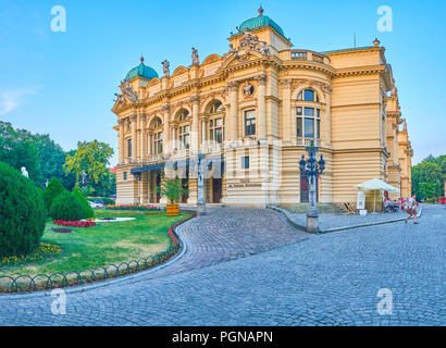 Krakau, Polen - 11. Juni 2018: Die schöne Fassade von slowacki Theater mit davor Blumenbeet, am 11. Juni in Krakau Stockfoto