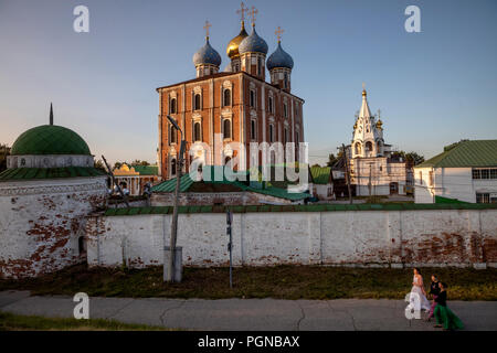 Blick auf die Kathedrale und Tempel der Rjasaner Kreml im Zentrum der Stadt Rjasan, Russland Stockfoto