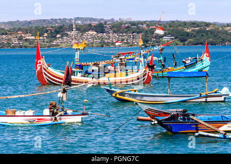 Traditionellen balinesischen Fischerbooten aus Jimbaran Strand. Sie werden als Jukungs bekannt. Stockfoto