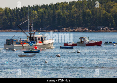 Angeln Boot aus dem Hafen in Owl's Head, Maine Stockfoto