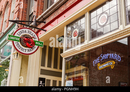 Linda's Bean perfekte Maine Lobster Roll in Portland, Maine Stockfoto