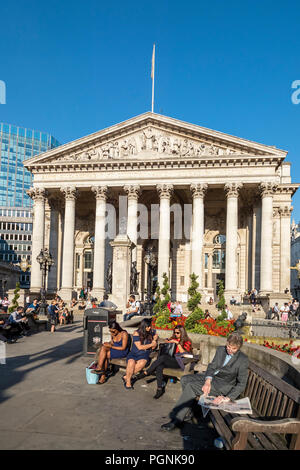 Der Royal Exchange in London wurde im 16. Jahrhundert von dem Kaufmann Thomas Gresham gegründet Stockfoto