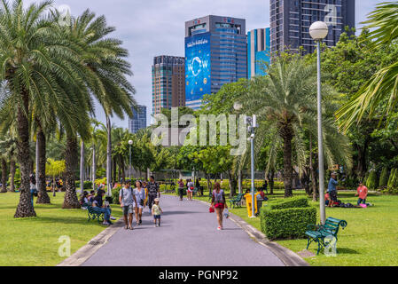 BANGKOK, THAILAND - 15. Juli: Dies ist eine Ansicht Chatuchak Park, ein beliebter Park in der Nähe der berühmten Chatuchak Weekend Market am 15. Juli 2018 in Bangkok. Stockfoto