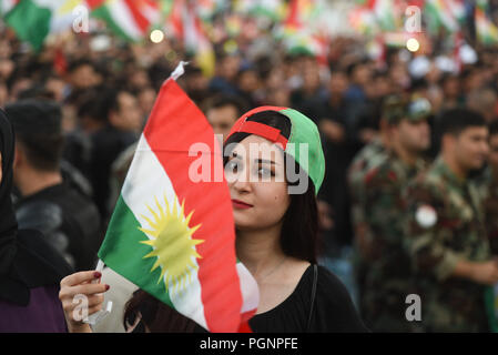 September 22, 2017 - Erbil Kurdistan: kurdische Frauen nehmen an Großkundgebung für kurdische Unabhängigkeit. Zehntausende irakische Kurden versammelten sich zu einer Massenkundgebung für das Referendum für die Unabhängigkeit Kurdistans. Rassemblement de masse en faveur de l'independance du Kurdistan irakien. *** Frankreich/KEINE VERKÄUFE IN DEN FRANZÖSISCHEN MEDIEN *** Stockfoto