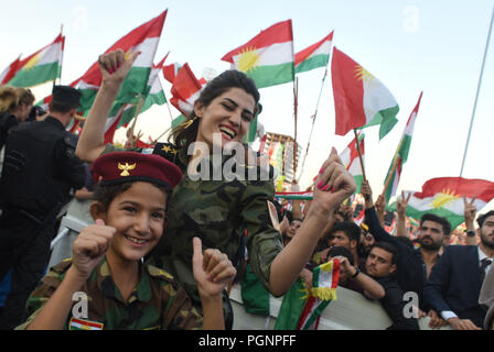 September 22, 2017 - Erbil Kurdistan: kurdische Frauen nehmen an Großkundgebung für kurdische Unabhängigkeit. Zehntausende irakische Kurden versammelten sich zu einer Massenkundgebung für das Referendum für die Unabhängigkeit Kurdistans. Rassemblement de masse en faveur de l'independance du Kurdistan irakien. *** Frankreich/KEINE VERKÄUFE IN DEN FRANZÖSISCHEN MEDIEN *** Stockfoto