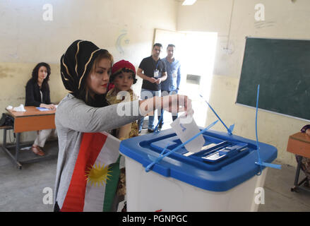 September 25, 2017 - Kirkuk, Irak: irakische Kurden Abstimmung in der geteilten Stadt Kirkuk in einem historischen Referendums über die Unabhängigkeit Kurdistans. Des Kurdes votent ein kirkouk lors du Referendum sur l'independance du Kurdistan irakien. *** Frankreich/KEINE VERKÄUFE IN DEN FRANZÖSISCHEN MEDIEN *** Stockfoto