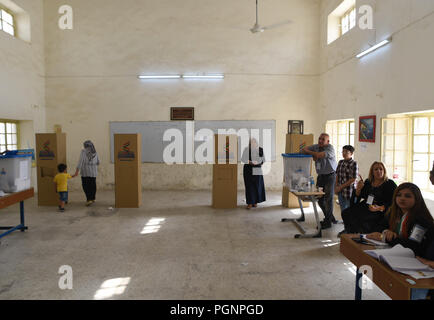 September 25, 2017 - Kirkuk, Irak: irakische Kurden Abstimmung in der geteilten Stadt Kirkuk in einem historischen Referendums über die Unabhängigkeit Kurdistans. Des Kurdes votent ein kirkouk lors du Referendum sur l'independance du Kurdistan irakien. *** Frankreich/KEINE VERKÄUFE IN DEN FRANZÖSISCHEN MEDIEN *** Stockfoto