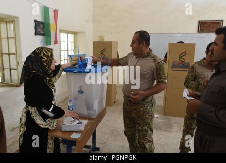 September 25, 2017 - Kirkuk, Irak: irakische Kurden Abstimmung in der geteilten Stadt Kirkuk in einem historischen Referendums über die Unabhängigkeit Kurdistans. Des Kurdes votent ein kirkouk lors du Referendum sur l'independance du Kurdistan irakien. *** Frankreich/KEINE VERKÄUFE IN DEN FRANZÖSISCHEN MEDIEN *** Stockfoto