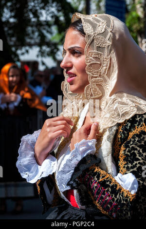 Nuoro, Sardinien, Italien - 26 August, 2018: die Parade der traditionellen Kostümen von Sardinien am Fest des Erlösers der Aug 26, 2018 Stockfoto