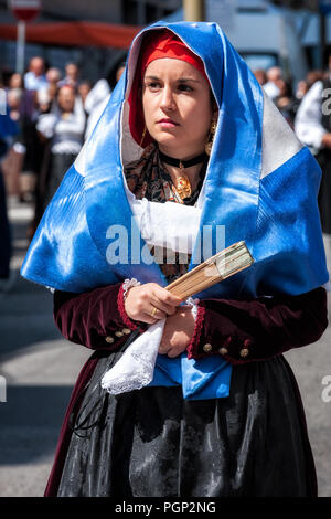 Nuoro, Sardinien, Italien - 26 August, 2018: die Parade der traditionellen Kostümen von Sardinien am Fest des Erlösers der Aug 26, 2018 Stockfoto