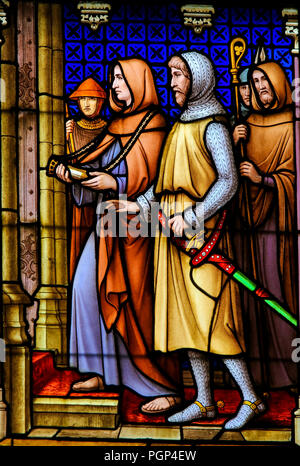 Glasmalereien in der Basilika des Heiligen Blutes in Brügge, Belgien, mit der Darstellung der Reliquie des Heiligen Blut aus dem Heiligen Land von Crusader Thier gebracht Stockfoto