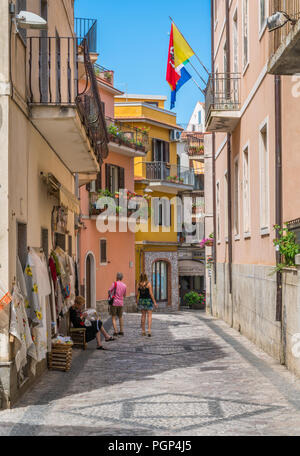 Malerische Anblick in Castelmola, ein mittelalterliches Dorf oberhalb von Taormina gelegen, auf der Spitze des Berges Mola. Sizilien, Italien. Stockfoto