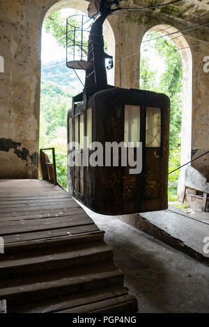 Alte Soviet-Era Seilbahn, Seilbahnen in Chiatura Georgien Stockfoto