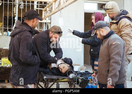 Das Krankenhaus von Gagjali, einem Vorort von Mosul, während der Offensive gegen ISIS. Versuchen Ärzte ein Jugendlicher unter harten Bedingungen zu speichern. Gajali (IQ) 2016/ Stockfoto