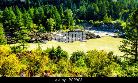 Die turbulenten Gewässern des Fraser River fließt er durch den Fraser Canyon in der Nähe der Stadt von Yale in British Columbia, Kanada Stockfoto