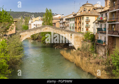 Römische Brücke über den Fluss Ega in Estella, Spanien Stockfoto