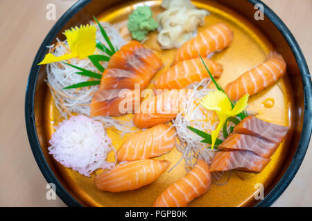 Sashimi Lachs, roher Fisch, Japanisch essen. (selektive Fokus) Stockfoto